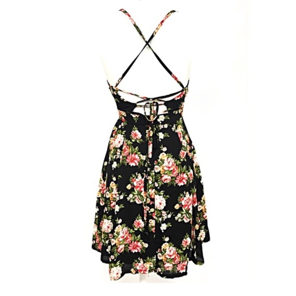ADORABLE Lace Up Open Back Floral A Line Dress - Picture 2 of 3